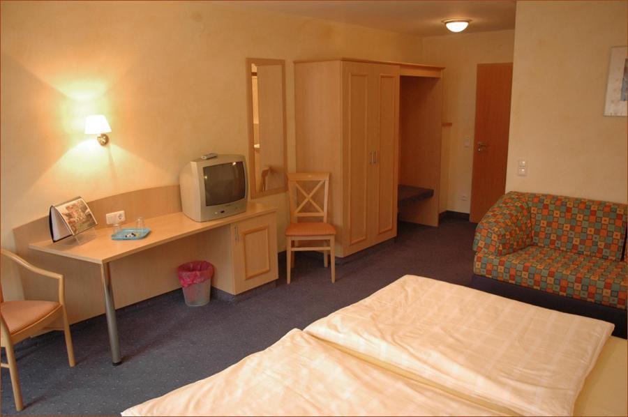 Gasthaus Gruner Baum Hotel Werbach Room photo